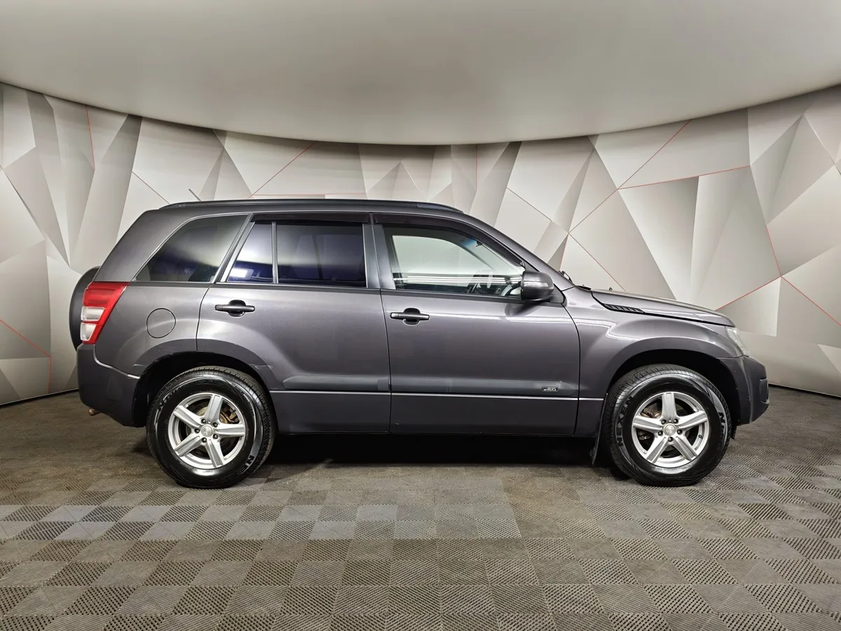 Suzuki Grand Vitara 2.0 AT (140 л.с.) Серый в АВИЛОН. Слайд №6