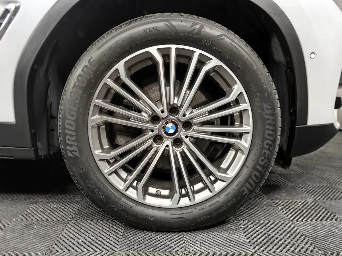 BMW X3 xDrive20i AT (184 л.с.) Luxury Белый в АВИЛОН. Слайд №7