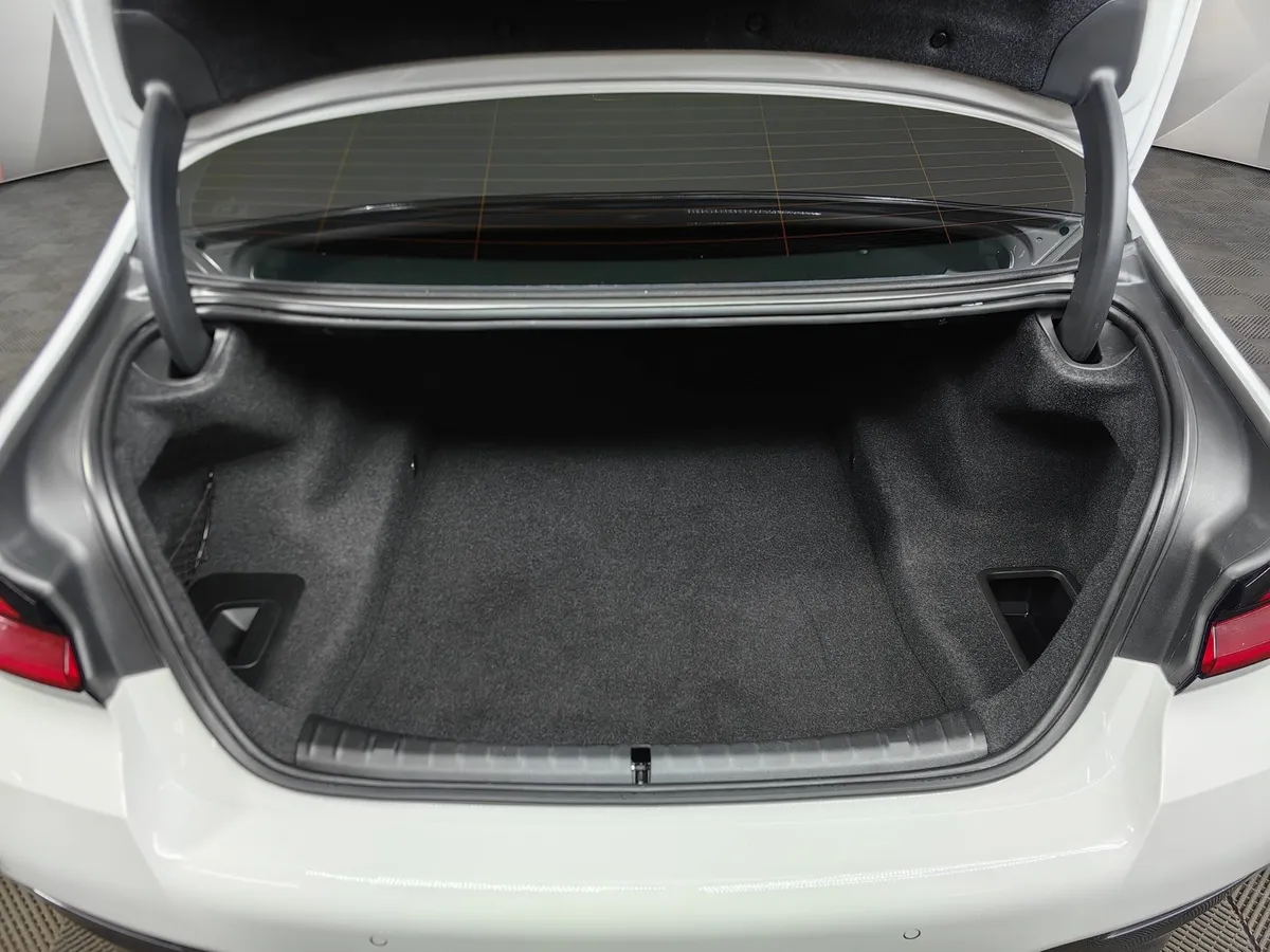 BMW 5 серия 530d xDrive Steptronic (249 л.с.) Base (Локальная сборка) Белый в АВИЛОН. Слайд №9