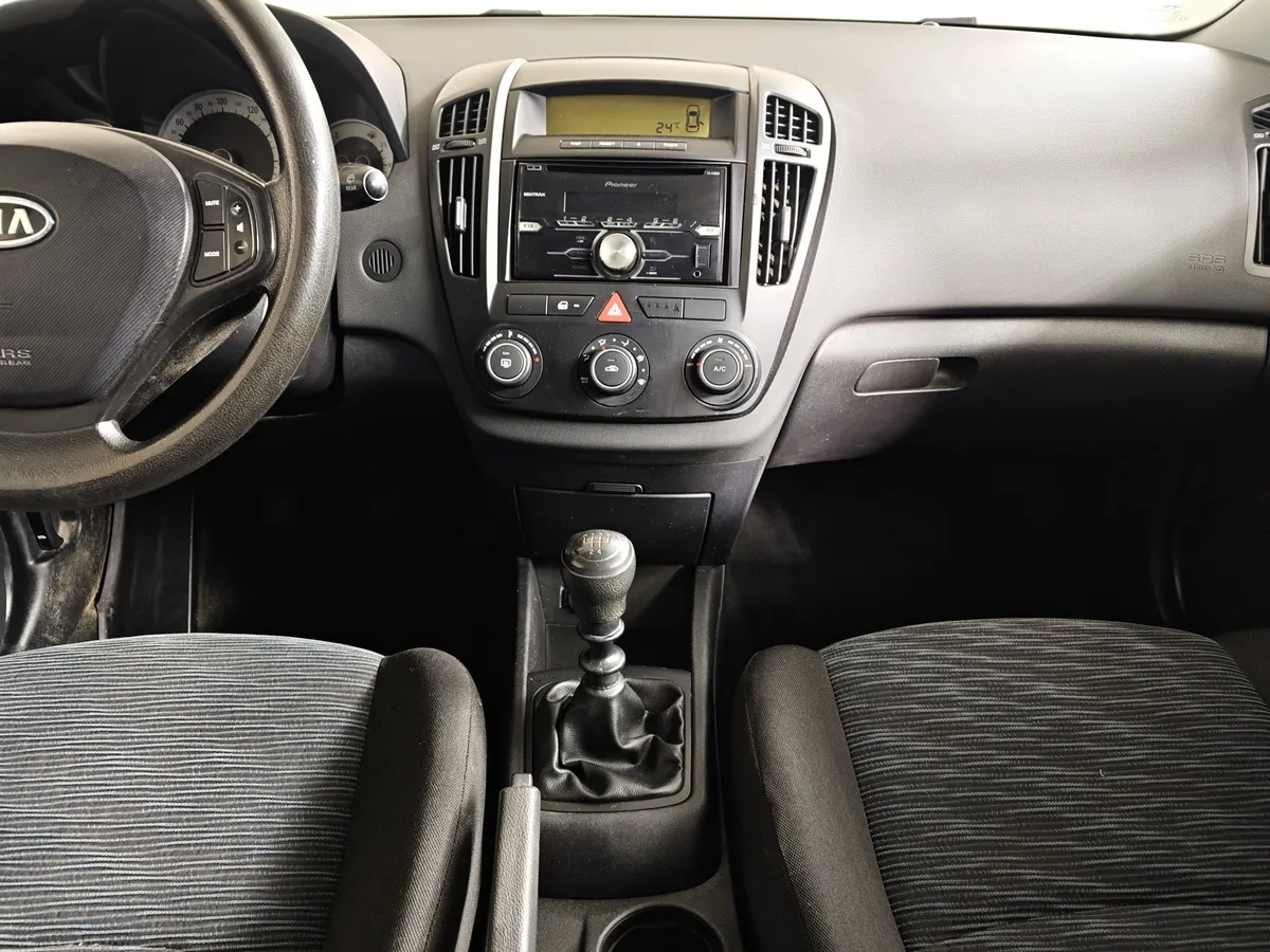 Kia Ceed 1.6 MT (122 л.с.) Черный в АВИЛОН. Слайд №15