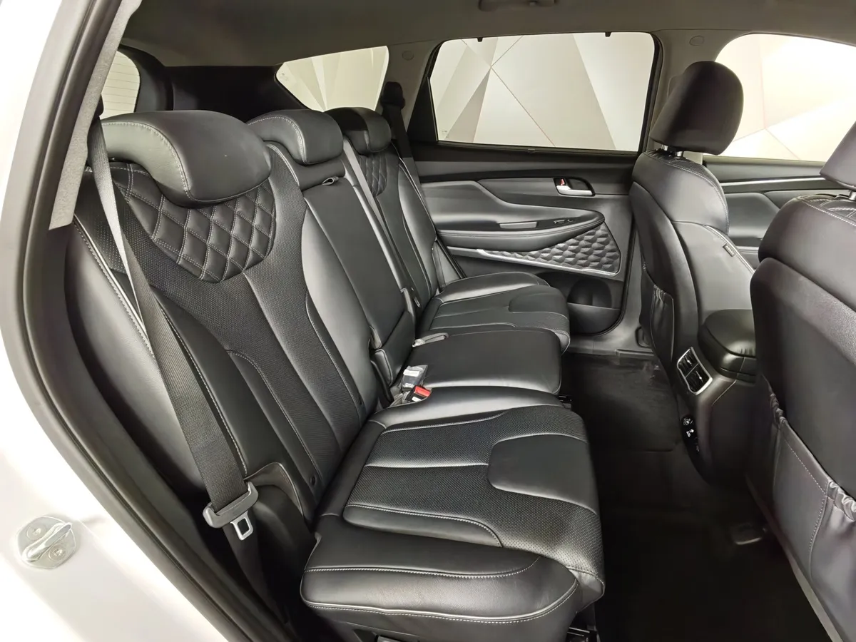 Hyundai Santa Fe 2.2 CRDi AWD 8AT (200 л.с.) Prestige Белый в АВИЛОН. Слайд №16