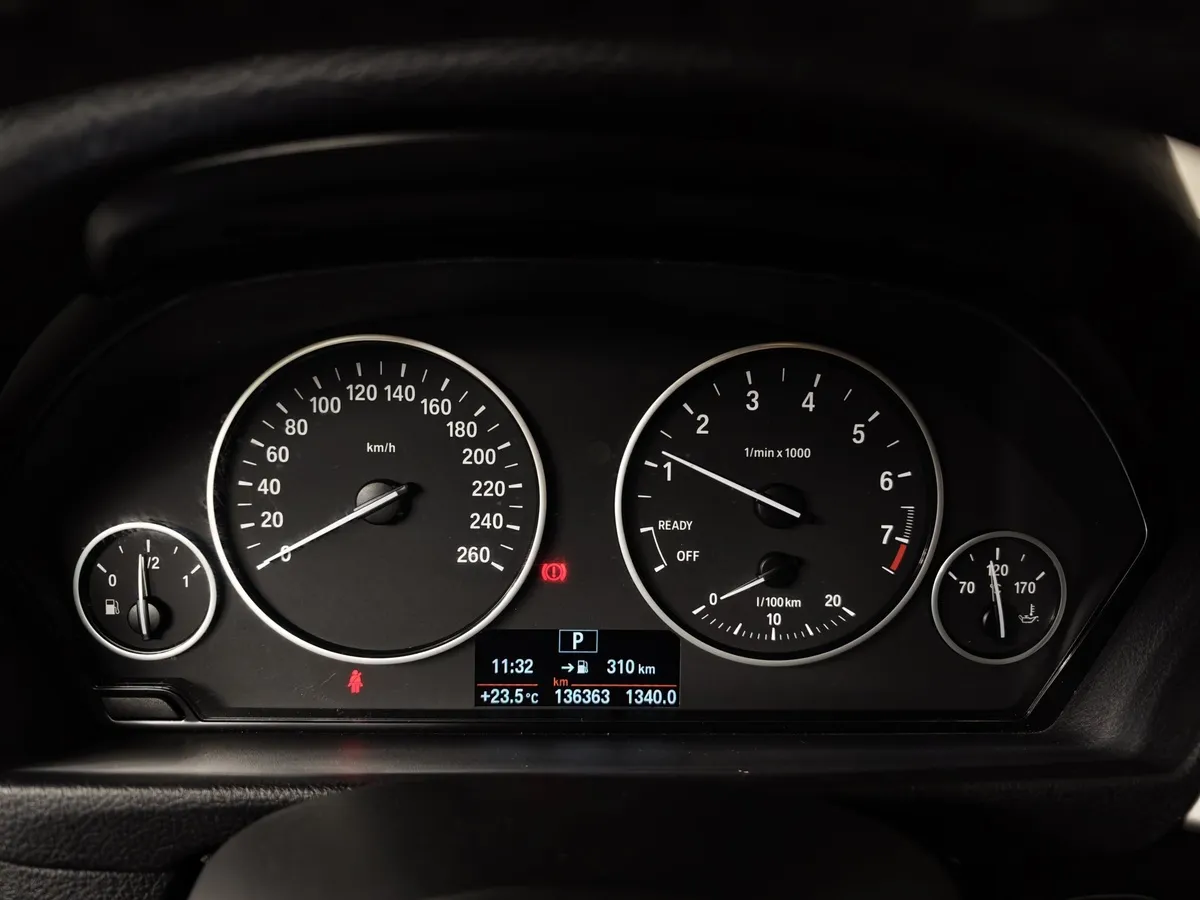 BMW 3 серия 320i xDrive AT (184 л.с.) M Sport Белый в АВИЛОН. Слайд №13
