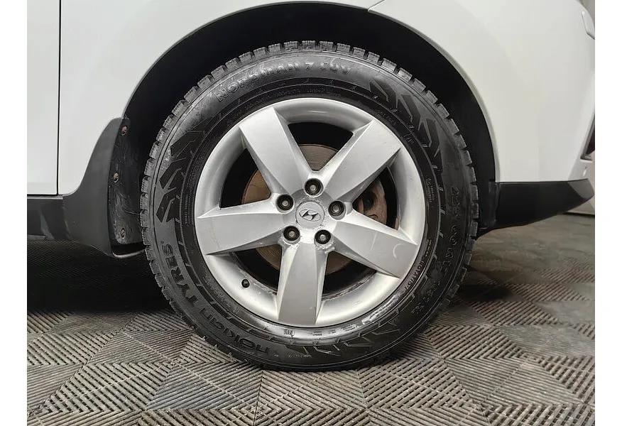 Hyundai ix35 2.0 AT 4WD (150 л.с.) Classic Белый в АВИЛОН. Слайд №9