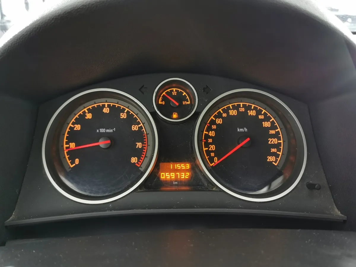 Opel Astra 1.6 MT (115 л.с.) Серебристый в АВИЛОН. Слайд №17