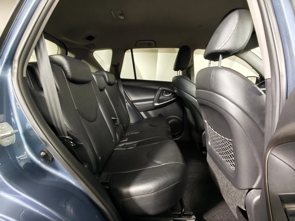 Toyota RAV4 2.0 AT AWD (152 л.с.) Серый в АВИЛОН. Слайд №16