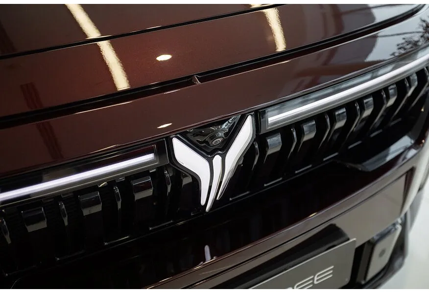 Voyah Free EVR 1.5 AT AWD (510 л.с.) Sport + Красный в АВИЛОН. Слайд №16