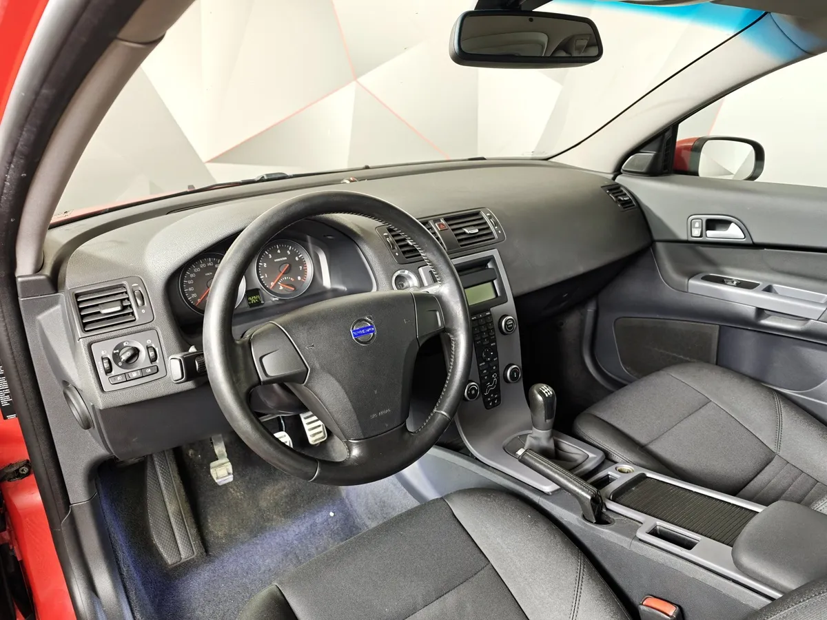 Volvo C30 1.6 MT (100 л.с.) Красный в АВИЛОН. Слайд №16