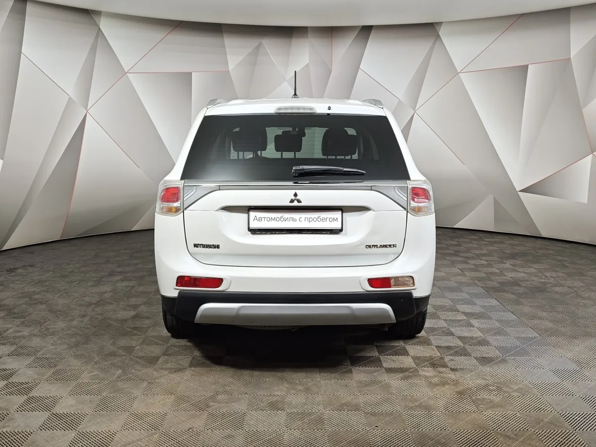 Mitsubishi Outlander 2.0 CVT 4WD (146 л.с.) Белый в АВИЛОН. Слайд №8