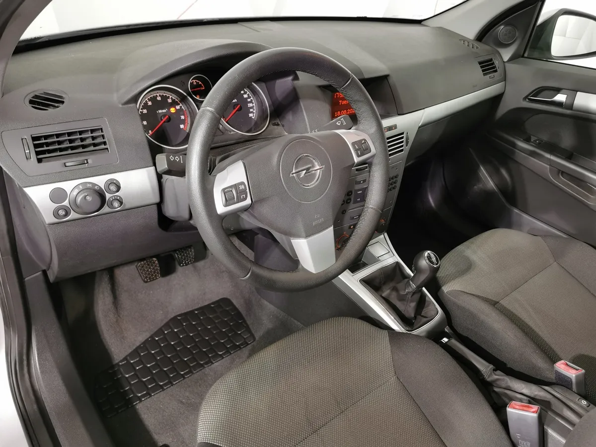 Opel Astra 1.6 MT (115 л.с.) Серебристый в АВИЛОН. Слайд №18