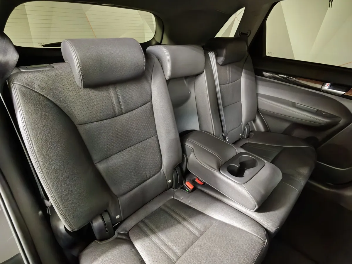 Kia Sorento 2.4 AT 4WD (175 л.с.) Черный в АВИЛОН. Слайд №17