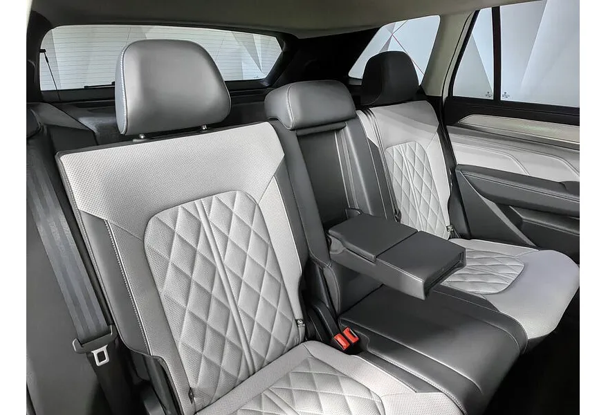 Volkswagen Tavendor 2.0TSI DSG 4WD (220 л.с.) R-Line Touring Edition Белый в АВИЛОН. Слайд №16