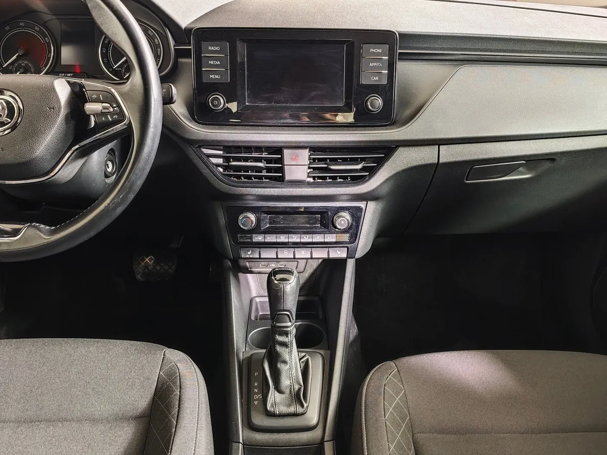 Skoda Rapid 1.6 AT (110 л.с.) Белый в АВИЛОН. Слайд №15