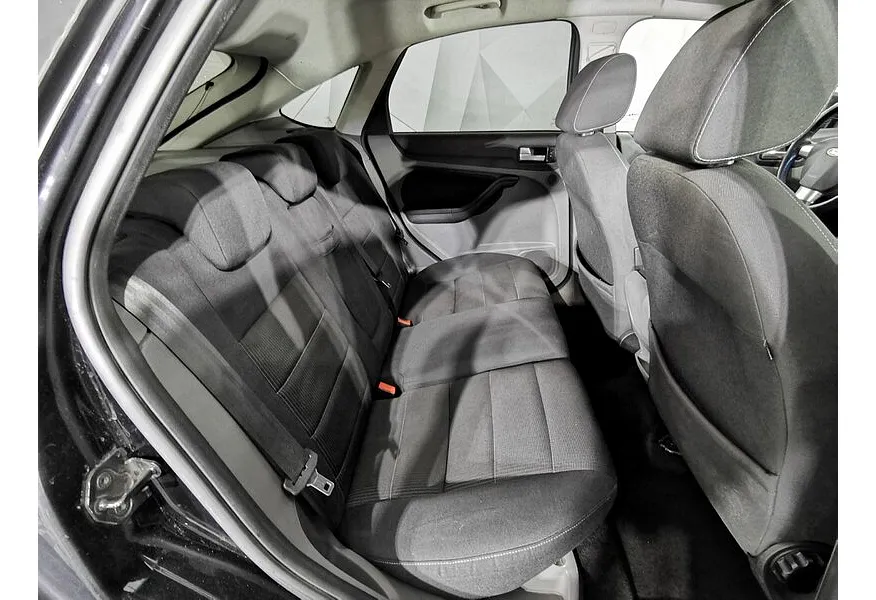 Ford Focus 2.0 AT (145 л.с.) Ghia Черный в АВИЛОН. Слайд №16