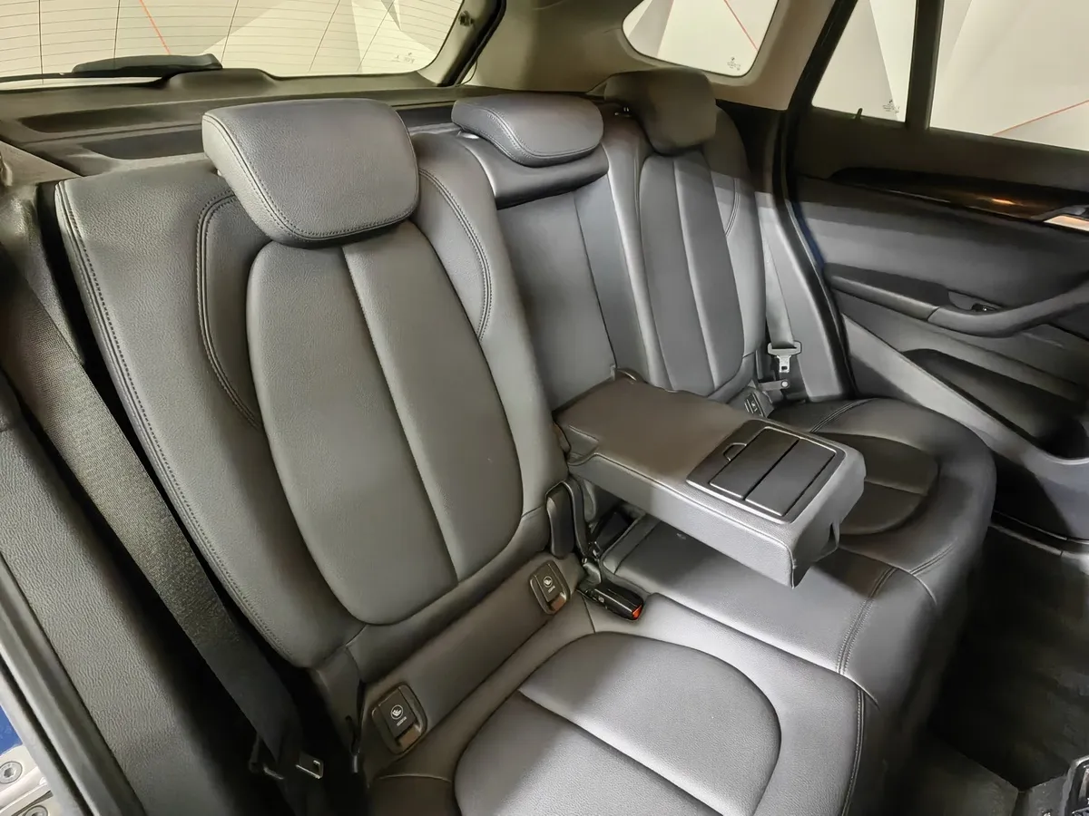 BMW X1 18i sDrive (140 л.с.) Синий в АВИЛОН. Слайд №14