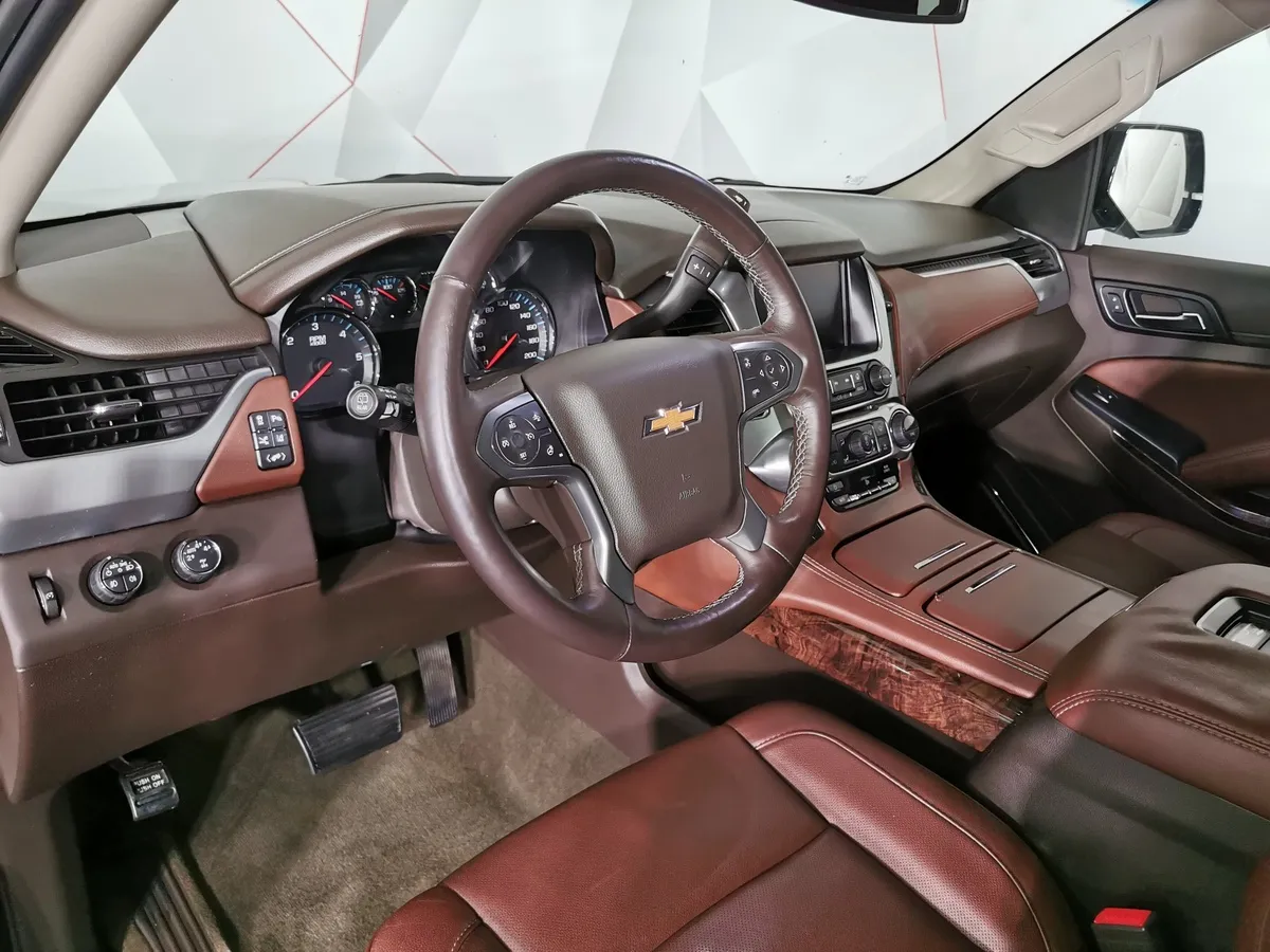 Chevrolet Tahoe 6.2 AT 4WD (409 л.с.) Черный в АВИЛОН. Слайд №18
