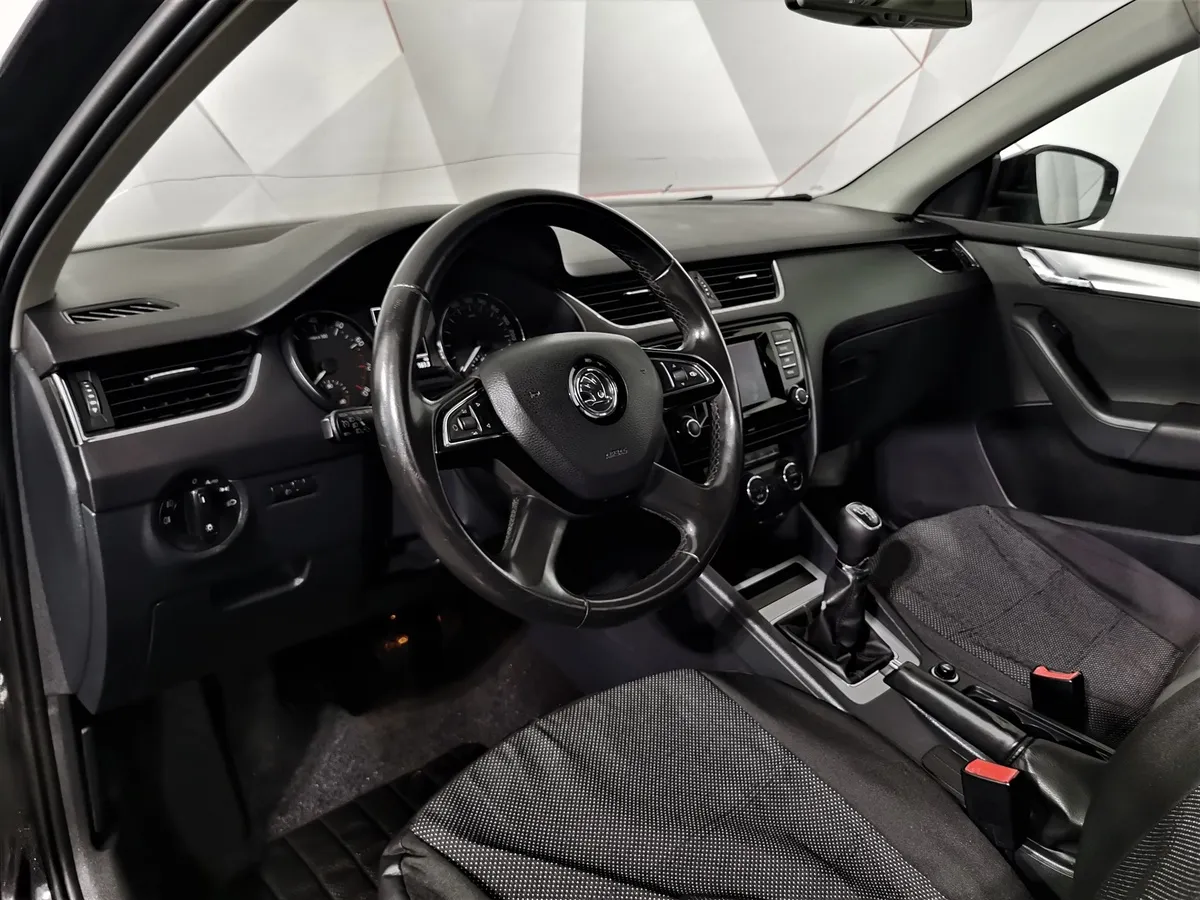 Skoda Octavia 1.4 TSI MT (140 л.с.) Черный в АВИЛОН. Слайд №17