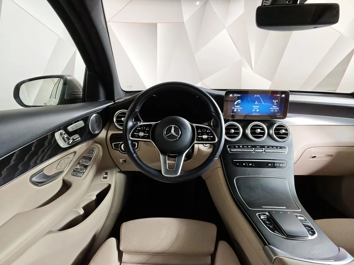 Mercedes-Benz GLC Купе 300 9G-TRONIC 4MATIC (249 л.с.) Sport Серебристый в АВИЛОН. Слайд №19