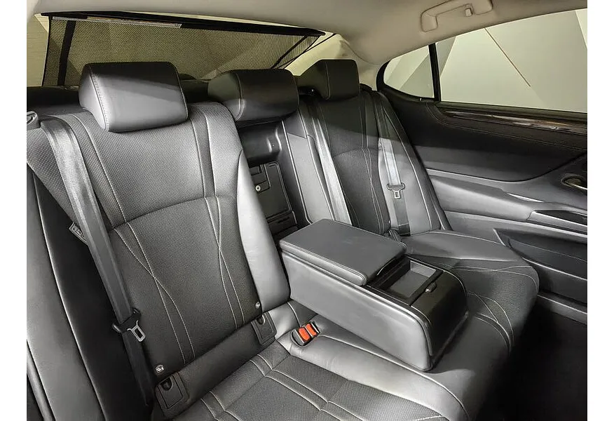 Lexus ES 250 AT (184 л.с.) Белый в АВИЛОН. Слайд №17