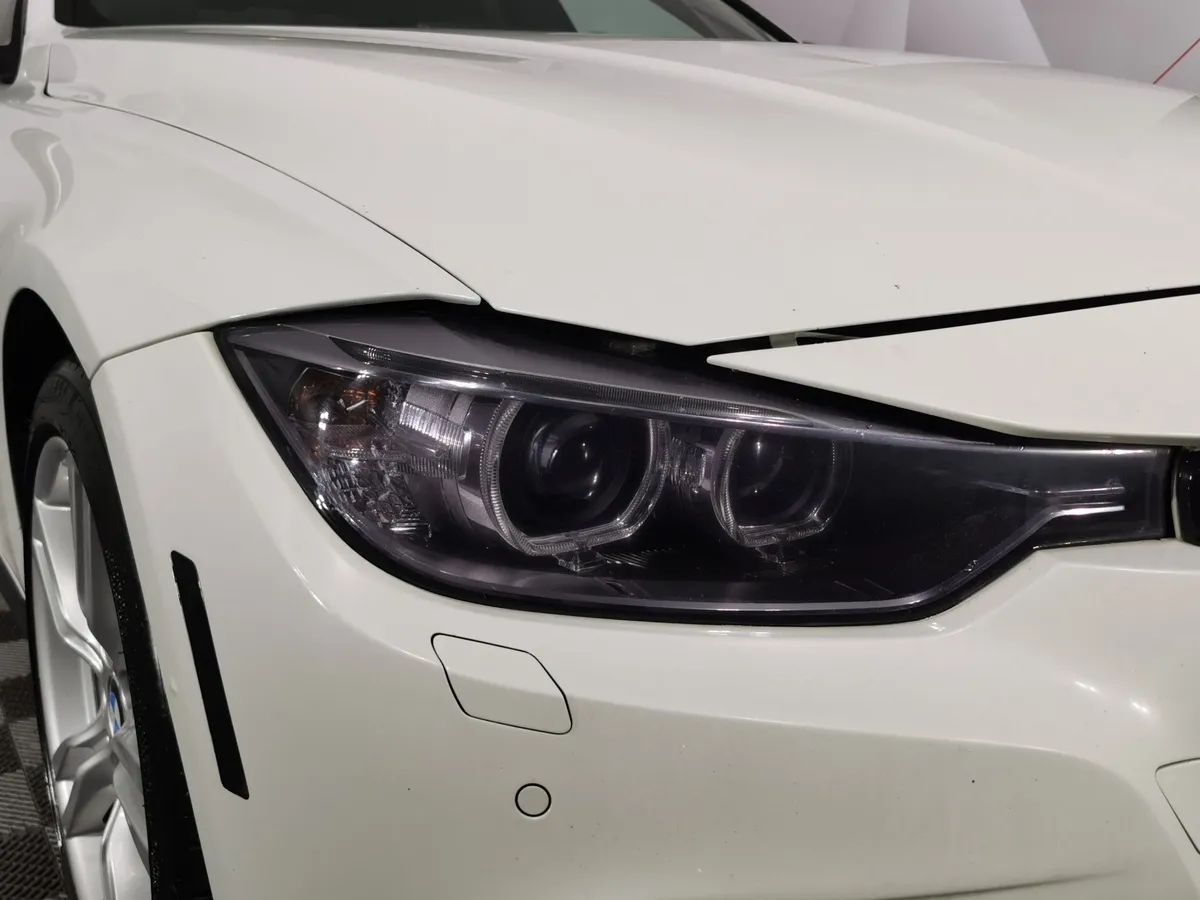 BMW 3 серия 320i xDrive AT (184 л.с.) M Sport Белый в АВИЛОН. Слайд №8