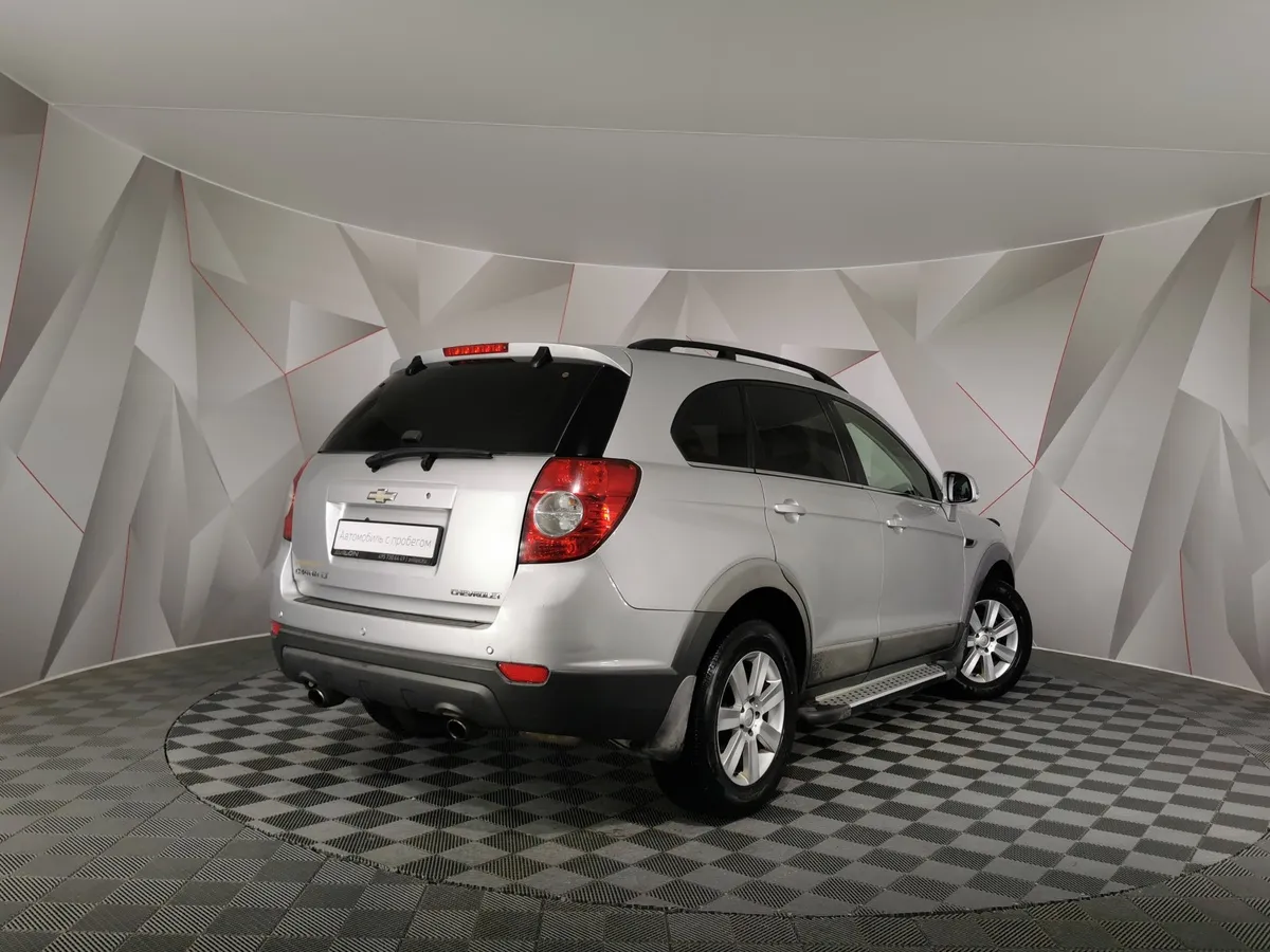 Chevrolet Captiva 2.4 AT (5 мест) (167 л.с.) LT Серебристый в АВИЛОН. Слайд №2