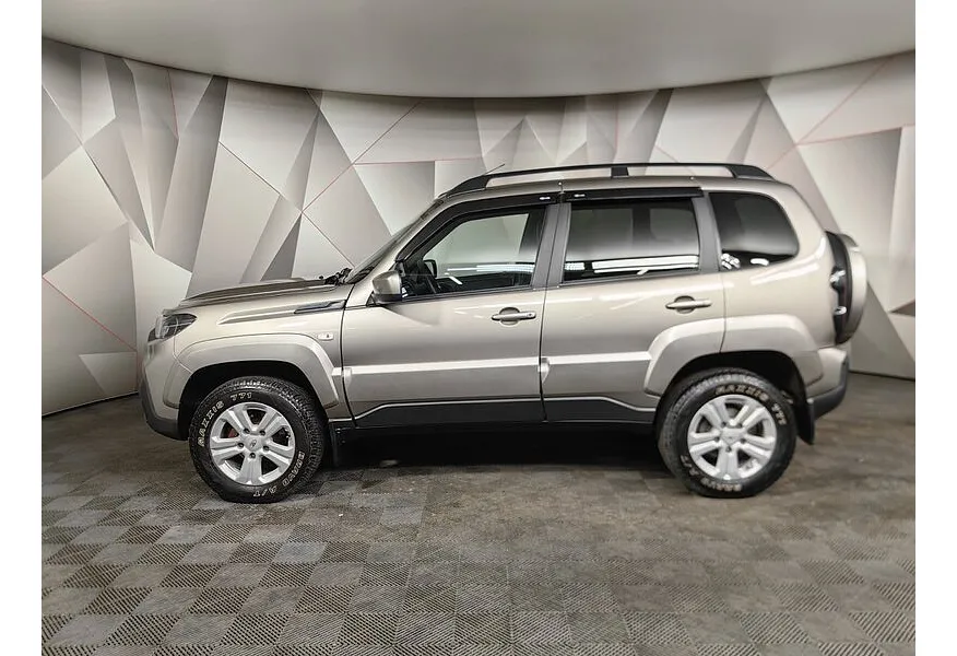 ВАЗ (Lada) Niva 1.7 MT 4WD (80 л.с.) Black Серый в АВИЛОН. Слайд №5