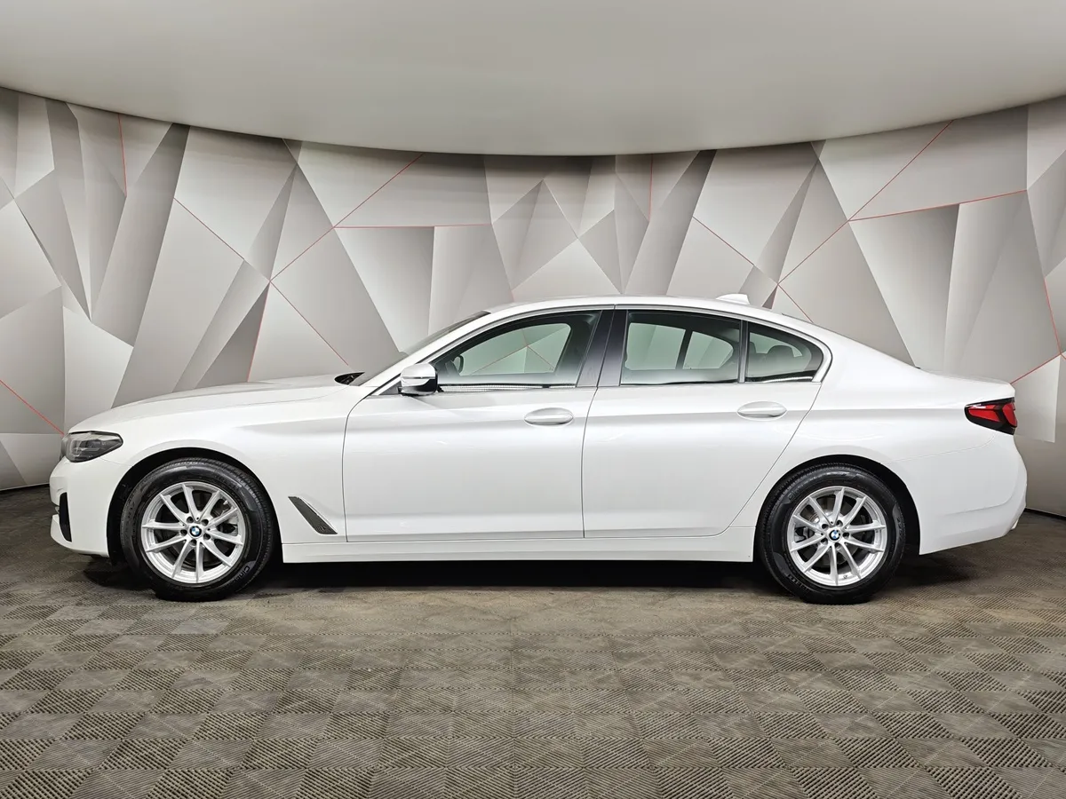 BMW 5 серия 520i Steptronic (184 л.с.) Business Белый в АВИЛОН. Слайд №5