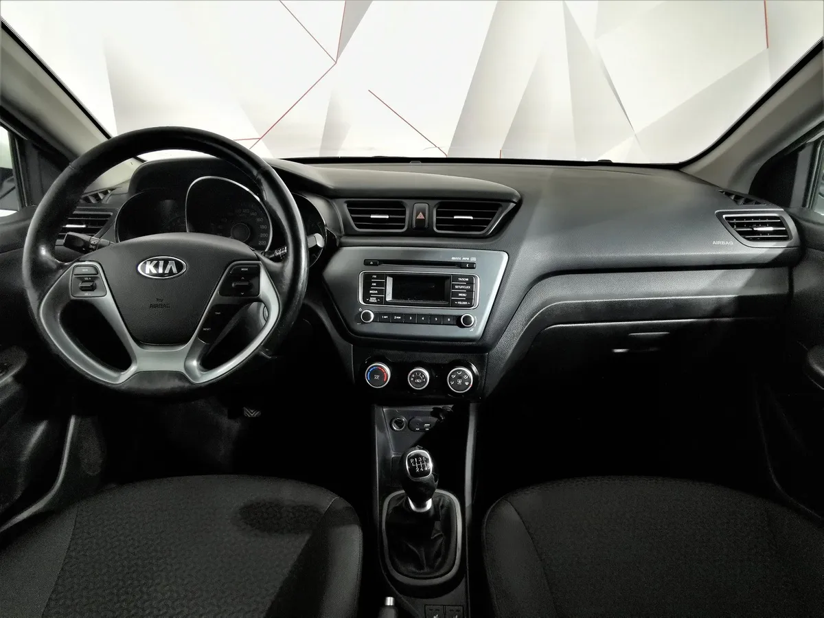 Kia Rio 1.6 MT (123 л.с.) Comfort Белый в АВИЛОН. Слайд №13