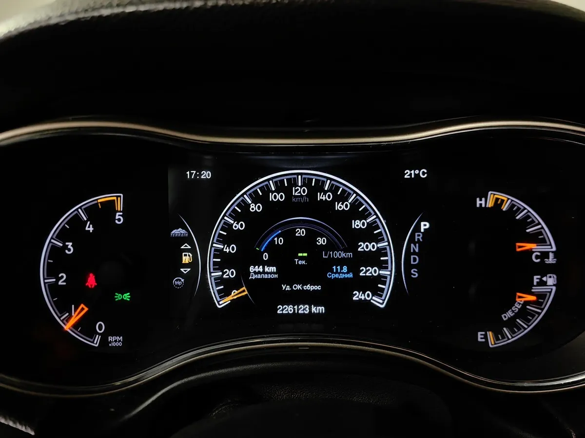 Jeep Grand Cherokee 3.0 TD AT (241 л.с.) Черный в АВИЛОН. Слайд №17