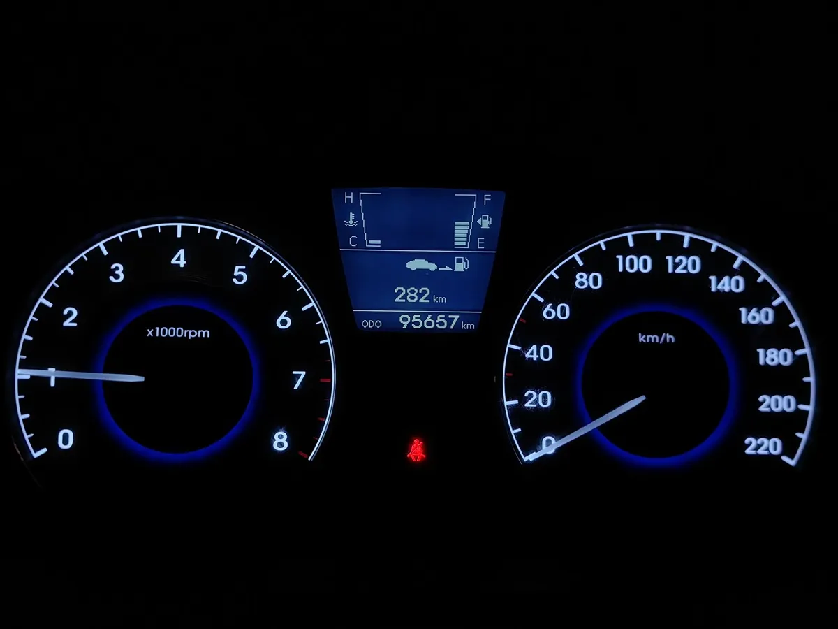 Hyundai Solaris 1.6 MT (123 л.с.) Classic + AC Серебристый в АВИЛОН. Слайд №17