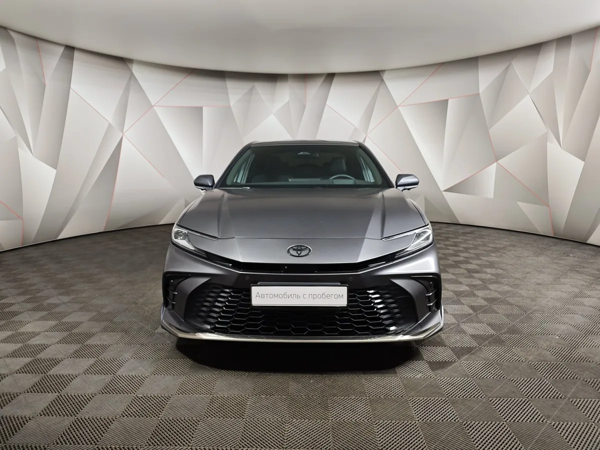 Toyota Camry 2.0h CVT (197 л.с.) Sport Plus Серый в АВИЛОН. Слайд №7