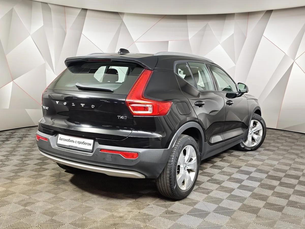 Volvo XC40 2.0 T4 Drive-E AT AWD (190 л.с.) Momentum Черный в АВИЛОН. Слайд №2