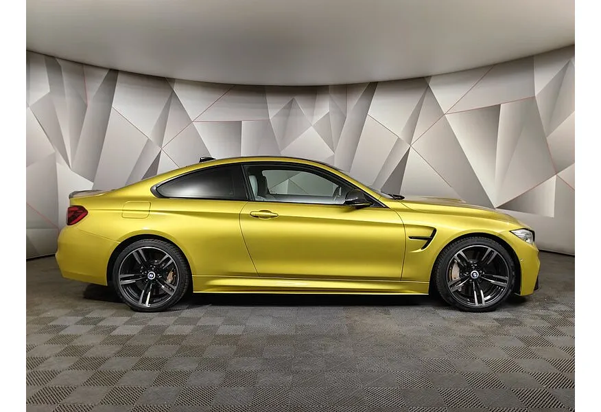 BMW M4 3.0 DCT (450 л.с.) Желтый в АВИЛОН. Слайд №6