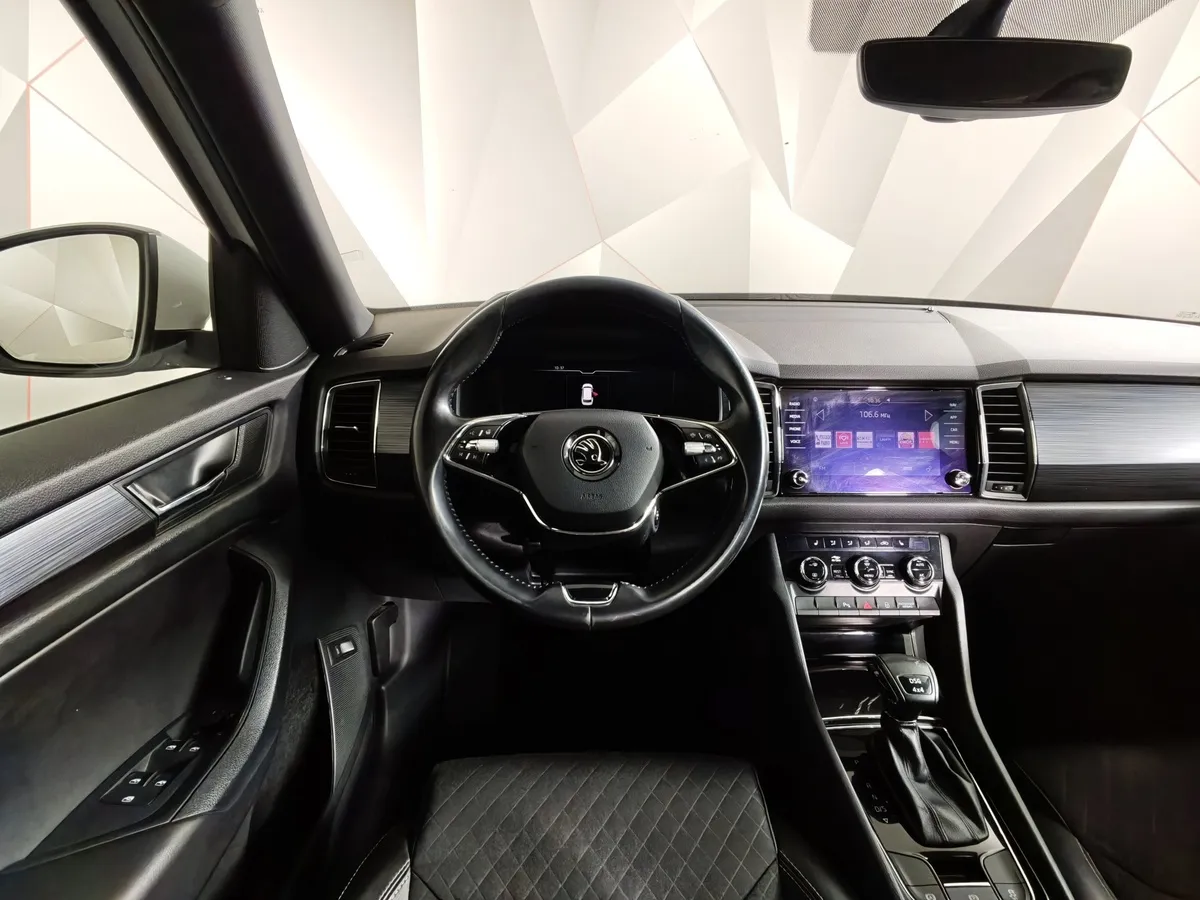 Skoda Kodiaq 2.0 TSI DSG 4X4 (180 л.с.) Белый в АВИЛОН. Слайд №19