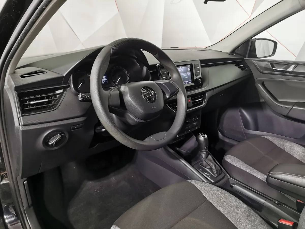 Skoda Rapid 1.6 AT (110 л.с.) Черный в АВИЛОН. Слайд №18
