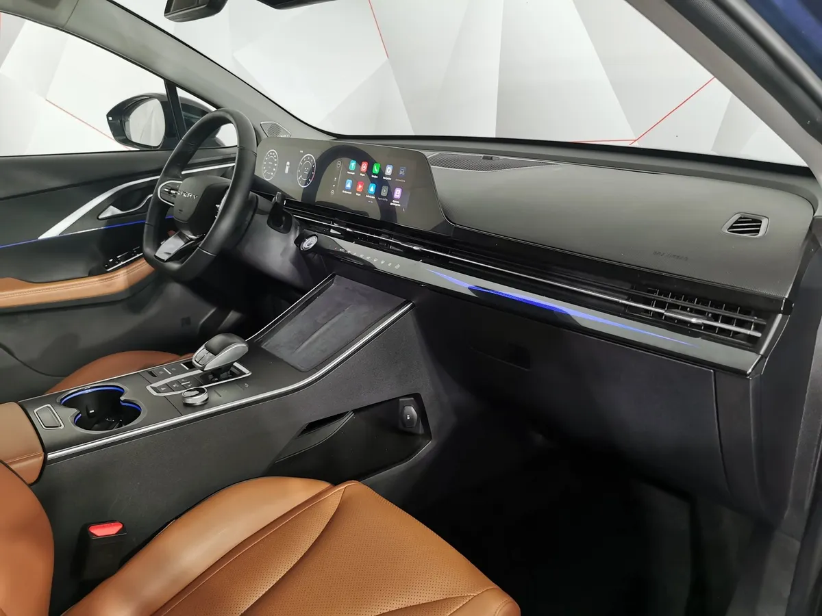 Omoda C5 1.5T CVT (147 л.с.) Ultimate (двухцветный, красные элементы экстерьера) Синий в АВИЛОН. Слайд №12