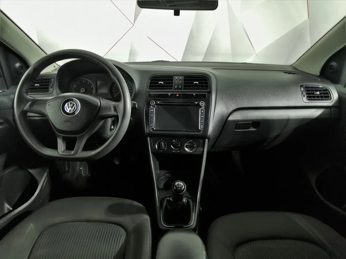 Volkswagen Polo 1.6 MPI MT (90 л.с.) Comfortline Черный в АВИЛОН. Слайд №13