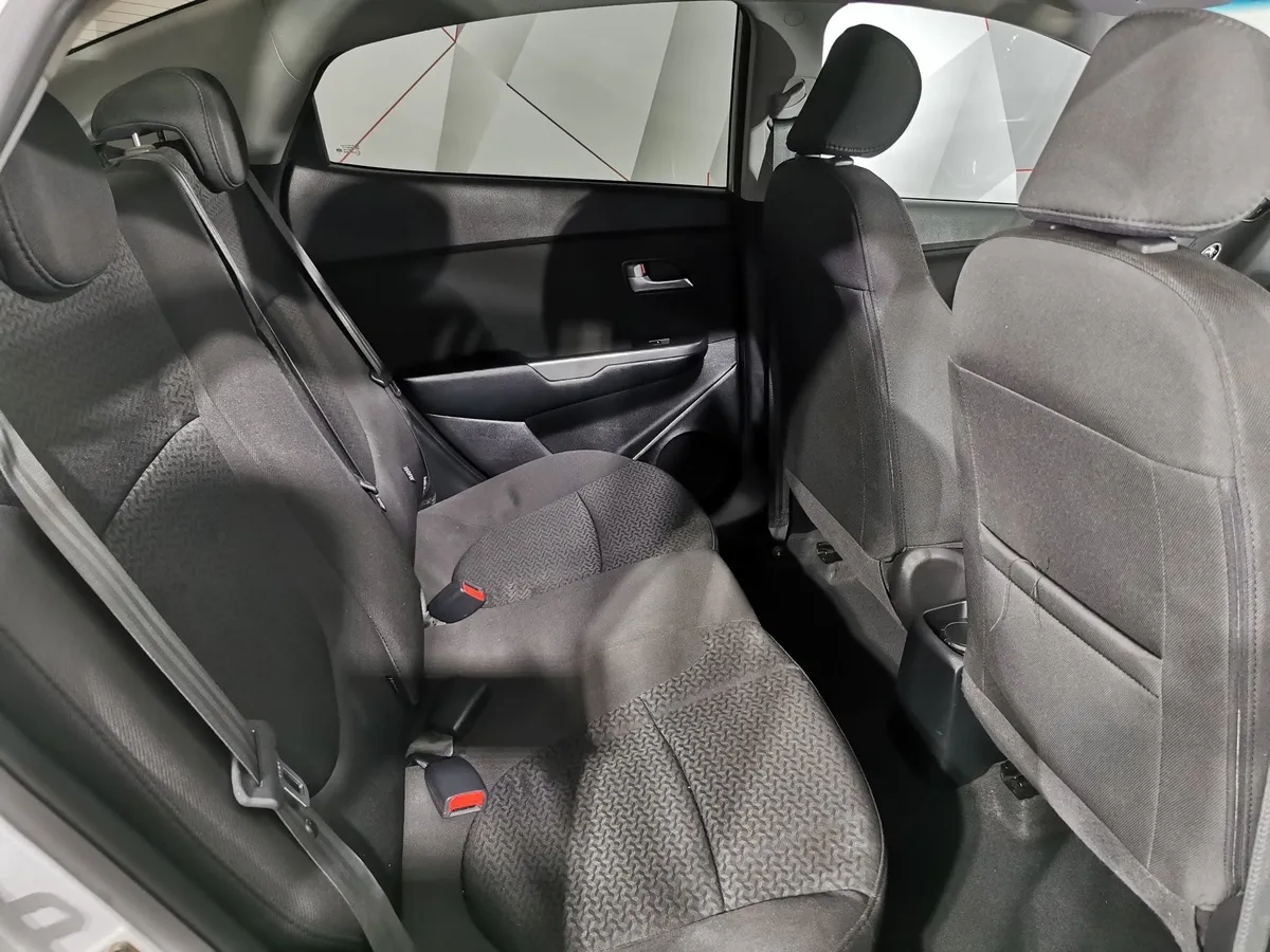 Kia Rio 1.6 AT (123 л.с.) Серебристый в АВИЛОН. Слайд №15