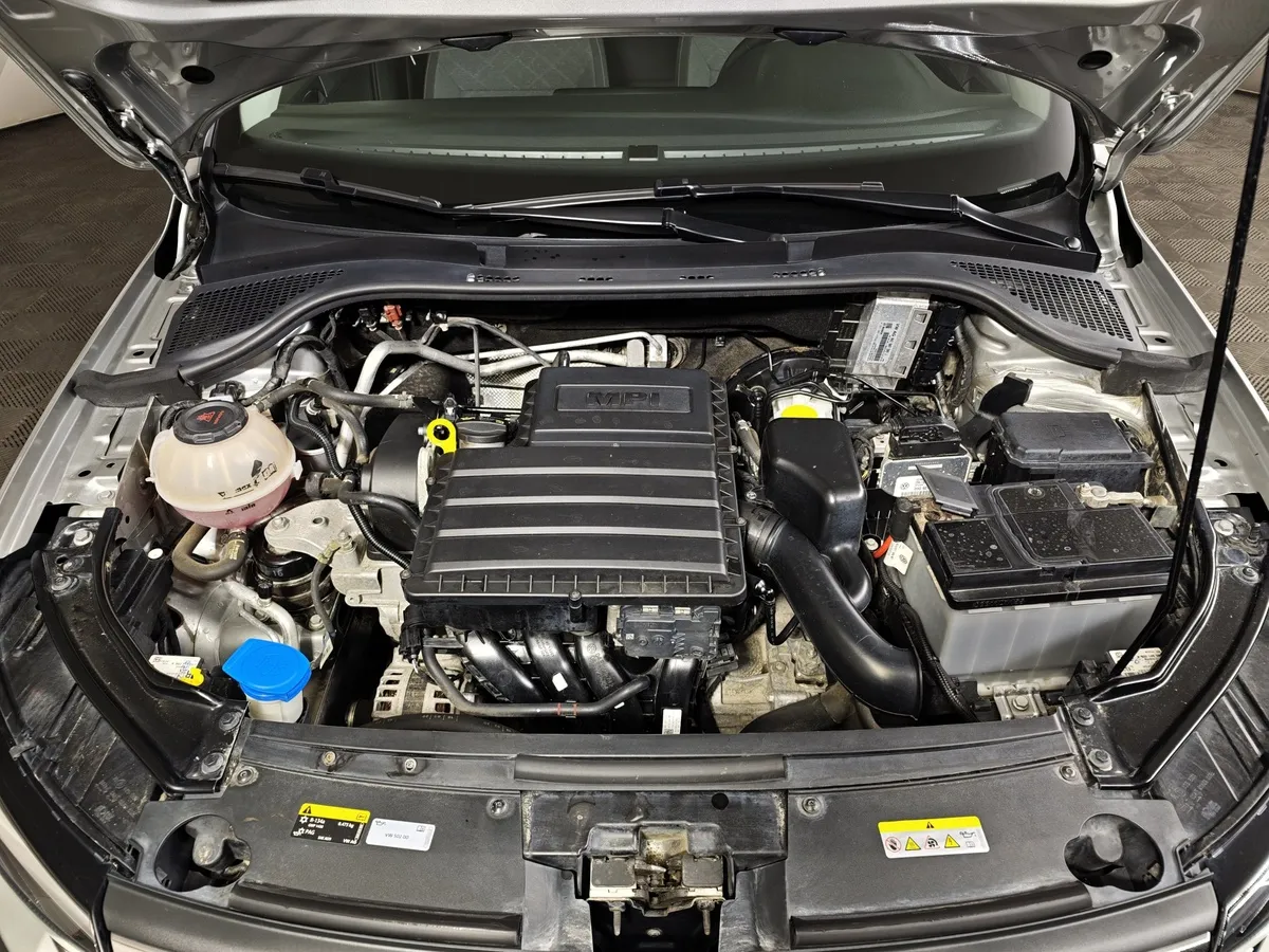 Volkswagen Polo 1.6 MPI AT (110 л.с.) Status Серебристый в АВИЛОН. Слайд №10