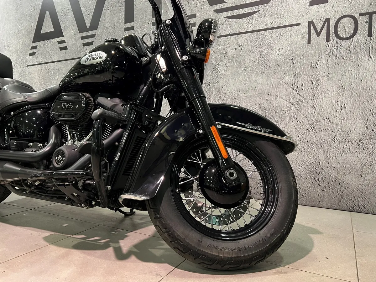 Harley-Davidson FLHCS Heritage Classic 114 1868 см³ (93 л.с.) (93) 1868 Черный в АВИЛОН. Слайд №6