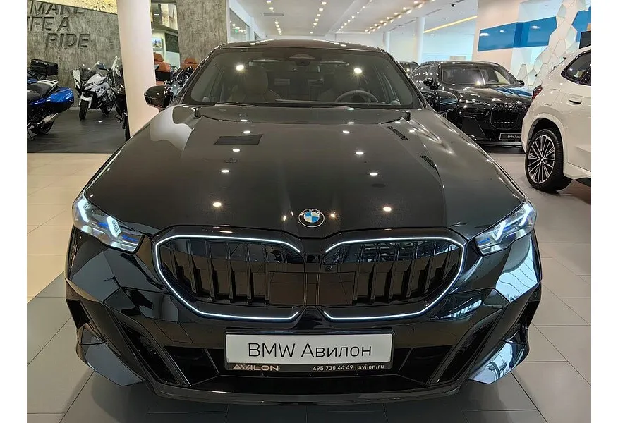 BMW 5 серия 520d xDrive AT (197 л.с.) Черный в АВИЛОН. Слайд №3