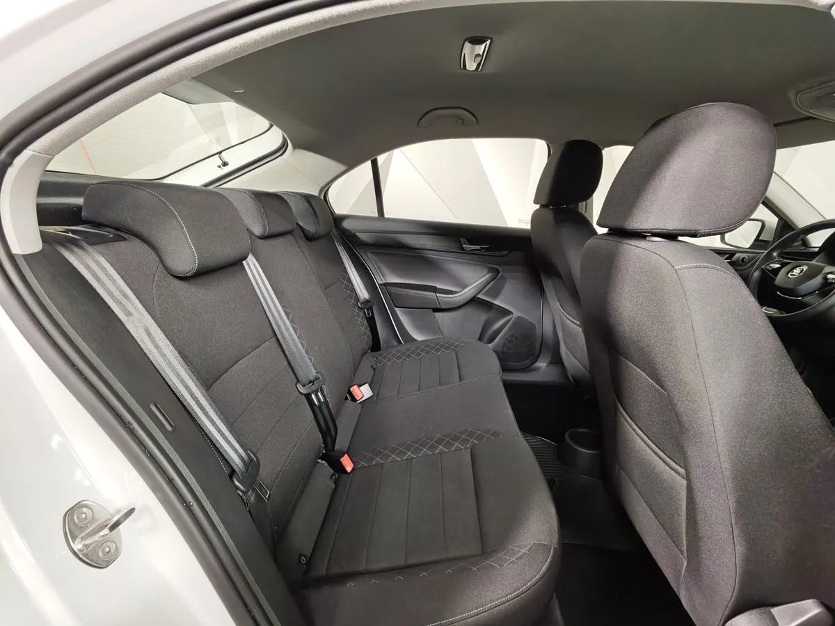 Skoda Rapid 1.6 AT (110 л.с.) Белый в АВИЛОН. Слайд №16