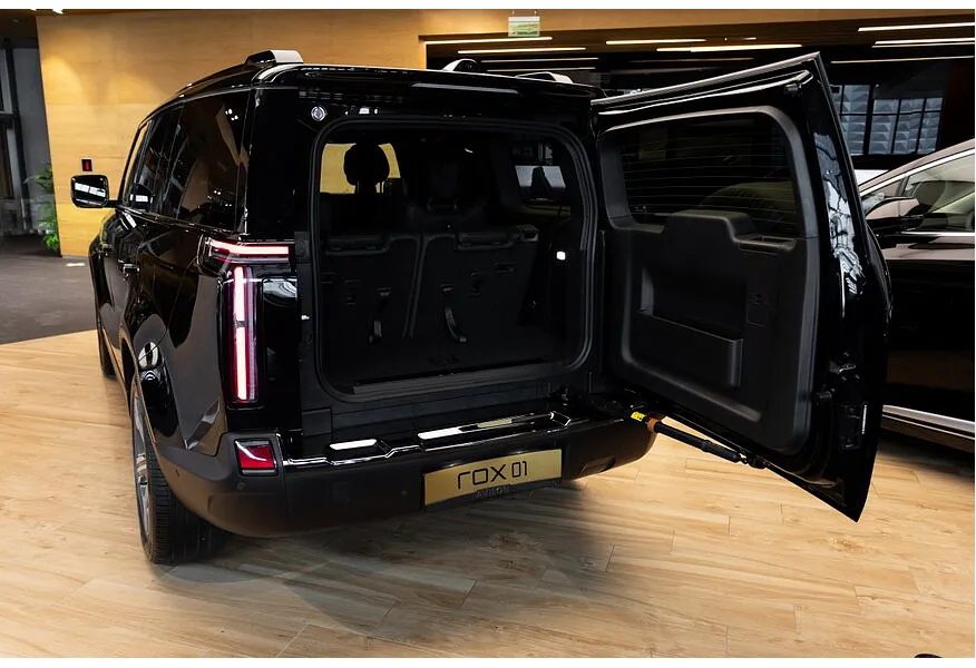 ROX 01 1.5 AT 4WD (475 л.с.) 6 мест Business Lounge Черный в АВИЛОН. Слайд №13