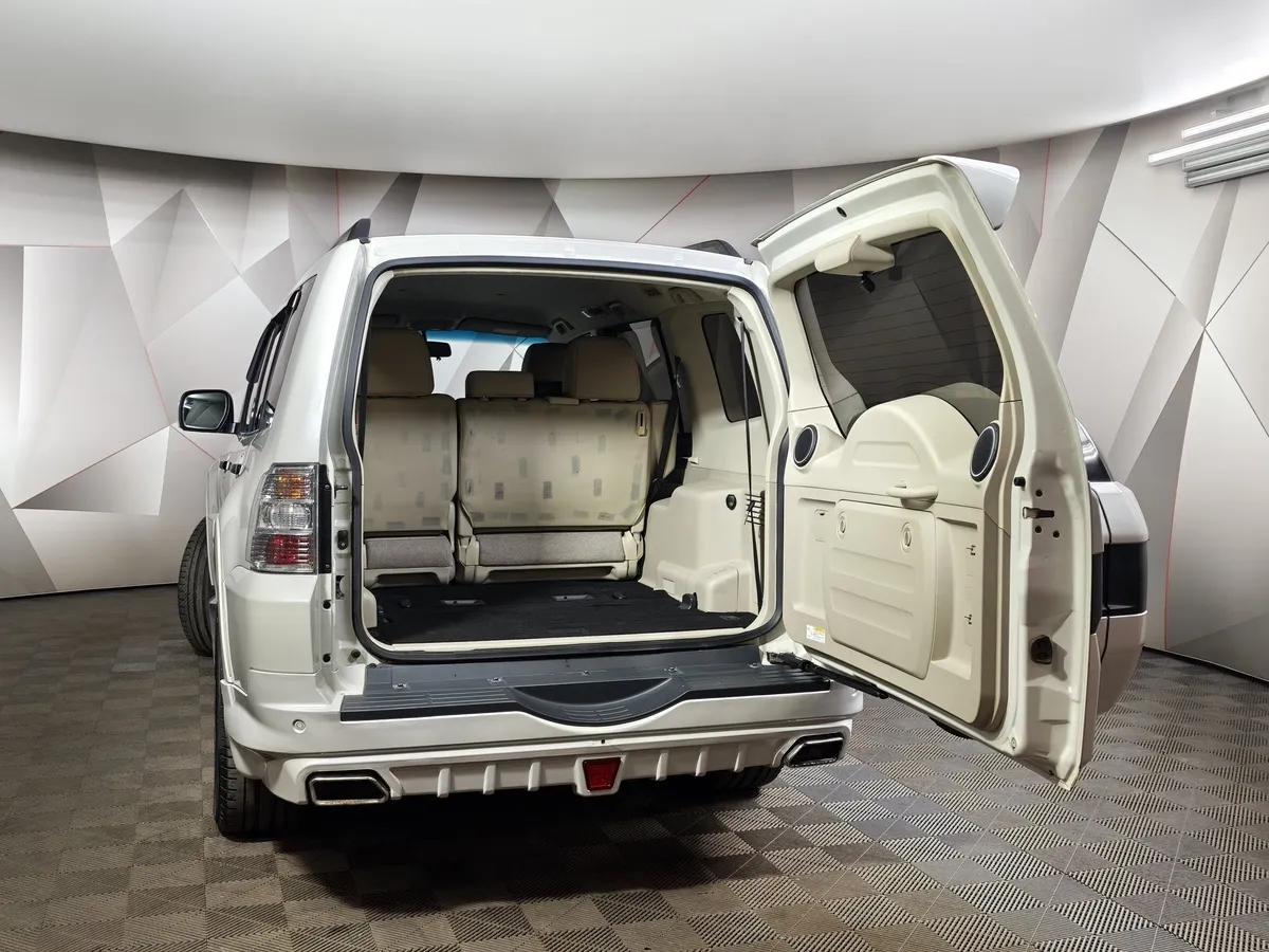Mitsubishi Pajero 3.8 AT (250 л.с.) Белый в АВИЛОН. Слайд №12