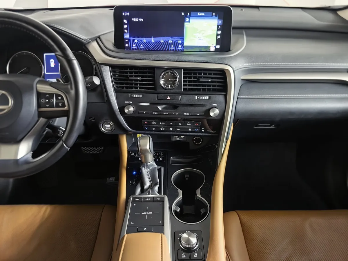 Lexus RX 2.0 AT AWD (238 л.с.) Executive Красный в АВИЛОН. Слайд №14