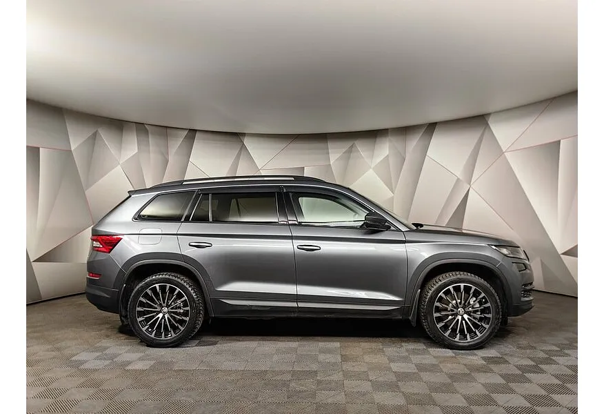 Skoda Kodiaq 2.0 TSI DSG 4X4 (180 л.с.) Серый в АВИЛОН. Слайд №6
