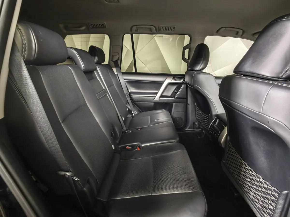 Toyota Land Cruiser Prado 2.8 D AT 4WD (5 мест) (177 л.с.) Комфорт Черный в АВИЛОН. Слайд №15