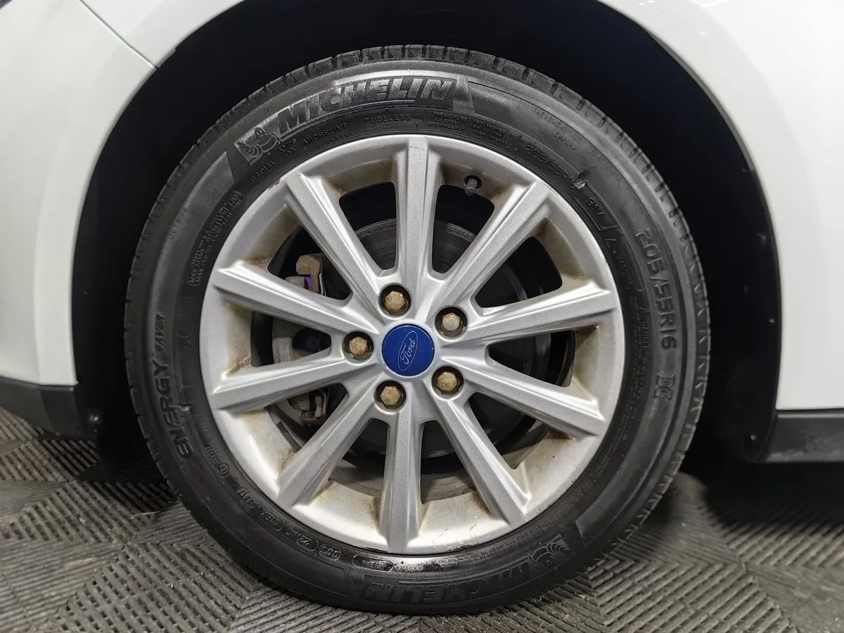 Ford Focus 1.5 EcoBoost AT (150 л.с.) Titanium Белый в АВИЛОН. Слайд №9