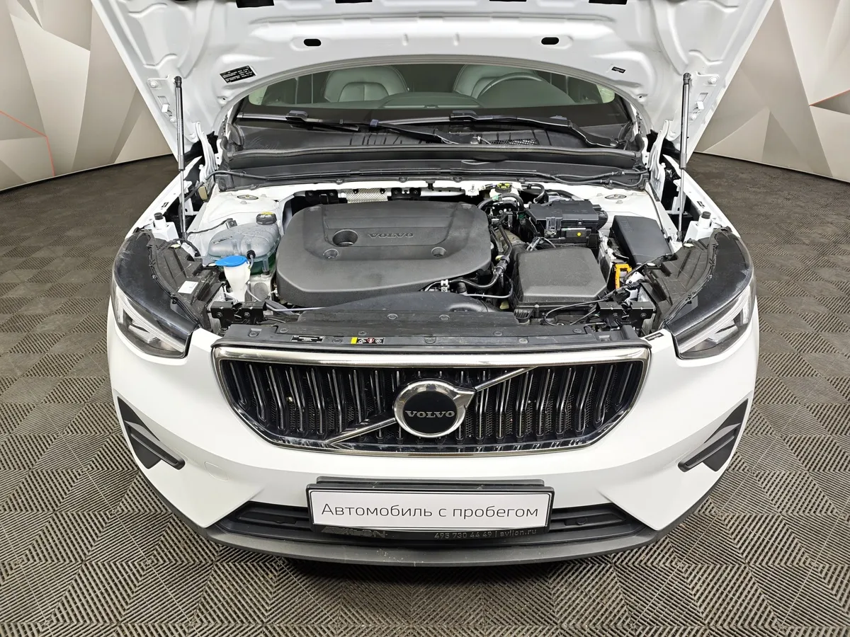 Volvo XC40 2.0 B4 AT AWD (190 л.с.) Deluxe Белый в АВИЛОН. Слайд №11