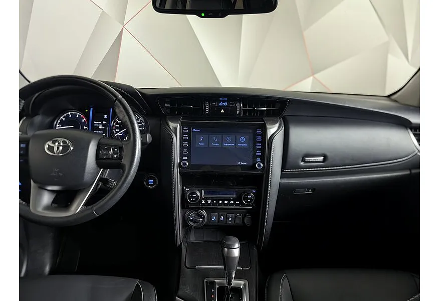 Toyota Fortuner 2.8d AT 4WD (200 л.с.) Белый в АВИЛОН. Слайд №15