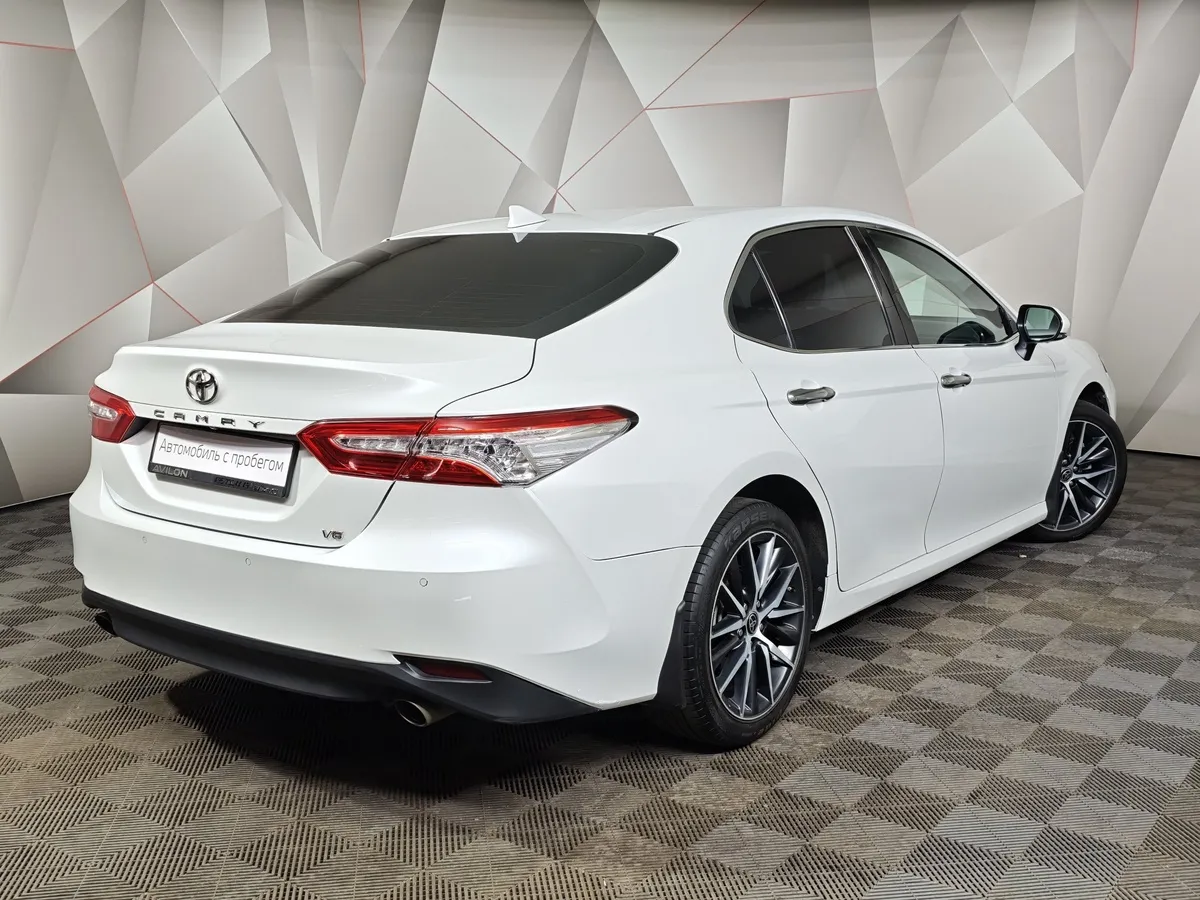 Toyota Camry 3.5 AT (249 л.с.) Белый в АВИЛОН. Слайд №2